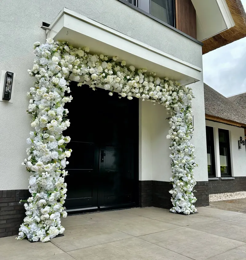 Flower arch white
