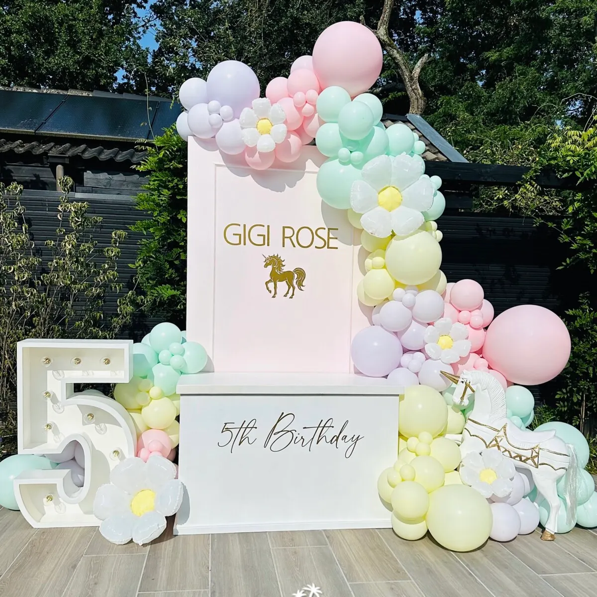 Unicorn table, foto 1